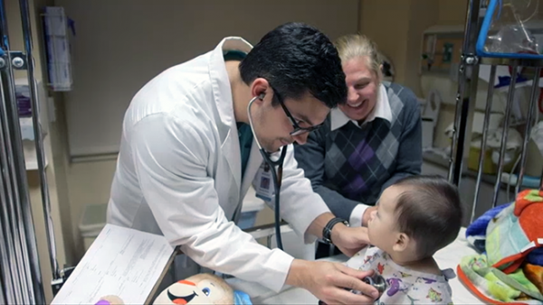 Kenan Primary Care Medical Scholar Daniel White examines a pediatric patient as Ansley Miller, pediatric course director, looks on. White is from Cherryville, where his father is a family medicine doctor.